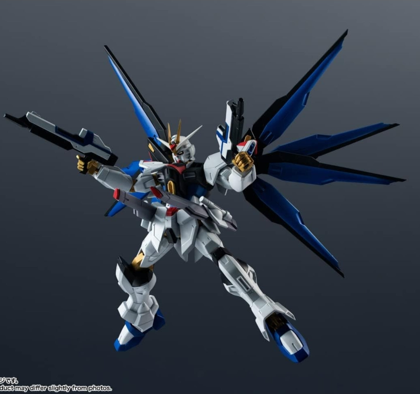 Strike Freedom Gundam ZGMF X20A Figura de Accion GU 28 Gundam Universe Bandai 16cm
