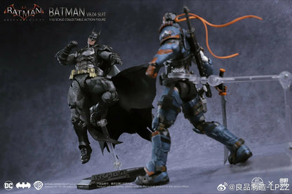 Batman Arkham Knight Figura de Accion V8.04 Suit LPZZ / UPF 17 Cm