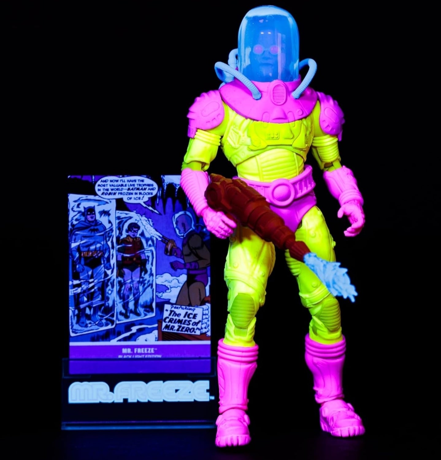 Mr Freeze Figura de Accion The Ice Crimes of Mr Zero Black Light Gold Label Mcfarlane 18 cm